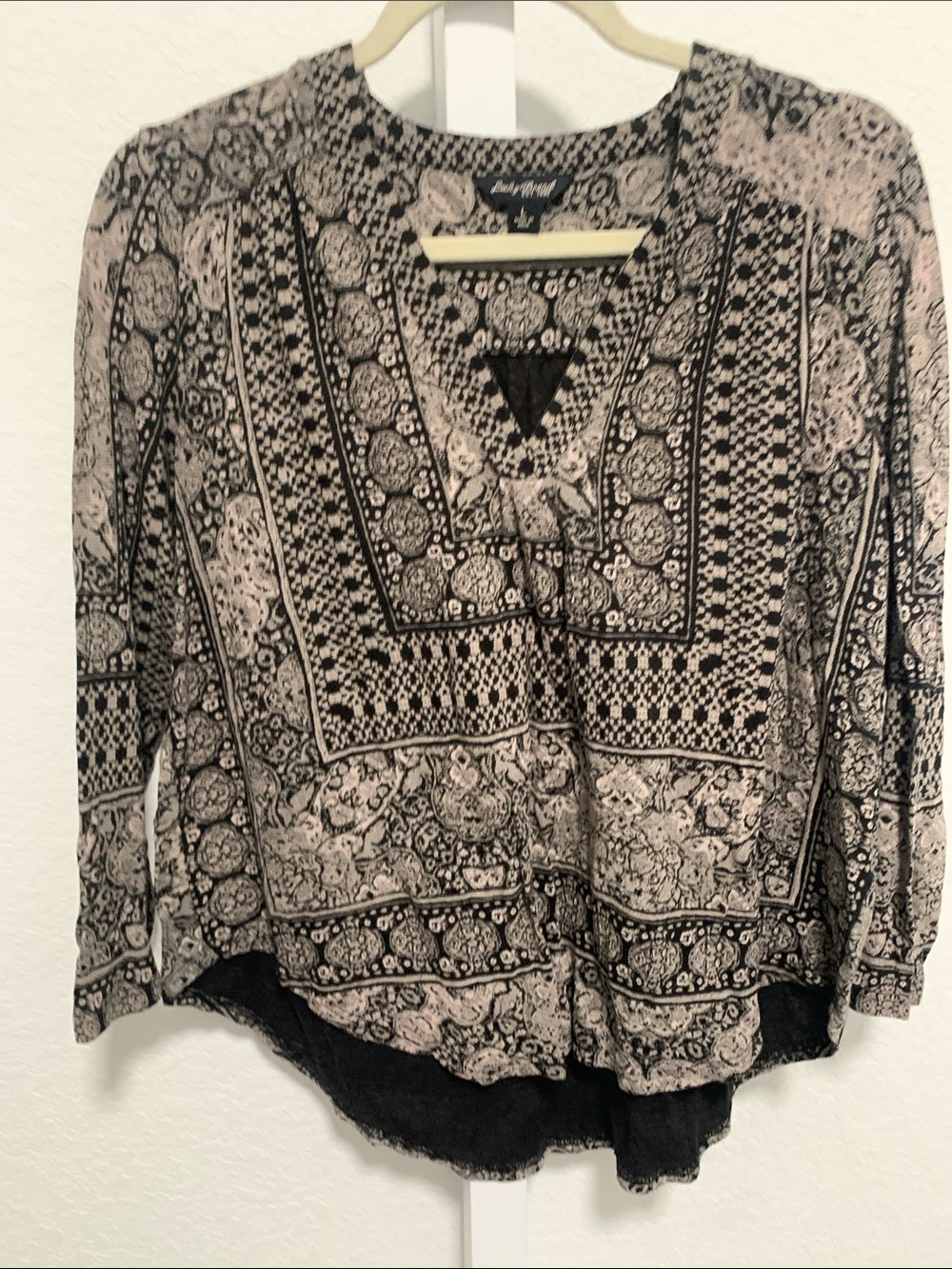 Lucky Brand Boho Print V-Neck Long Sleeve Top - Picture 4 of 7